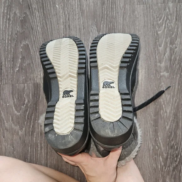 Sorel Grey Boots - Picture 3 of 6